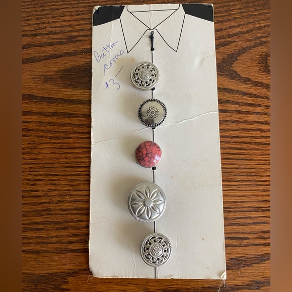 Nony NY Accessories Vintage Button Covers On Card Six Snap On